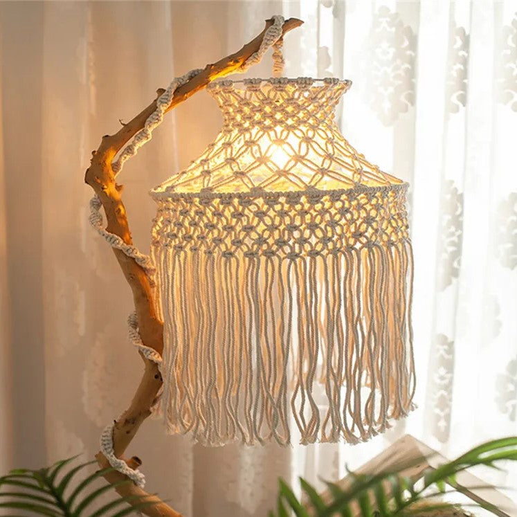 Abat-jour en macramé style bohème, suspension rustique avec pompon et Abat-jour en macramé style bohème, suspension rustique avec pompon et