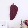 Feuille macramé rouge bordeaux